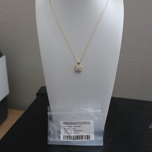 1.0 CT 18k gold plated Moissanite Necklace - Picture 1 of 8
